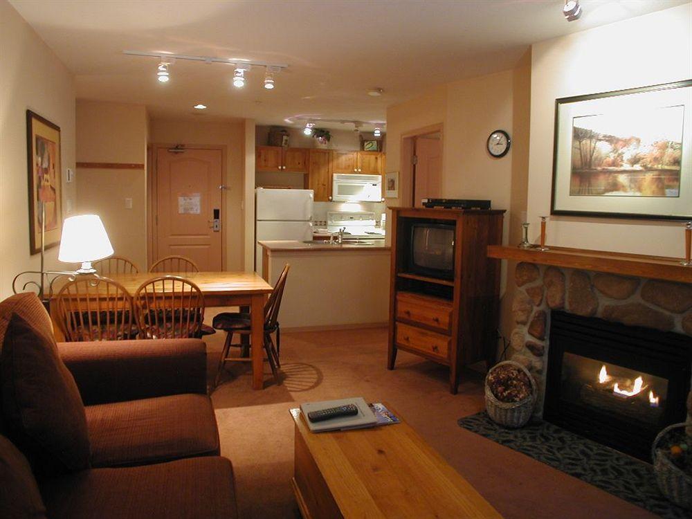 Resortquest At The Town Plaza Suites Whistler Exterior photo