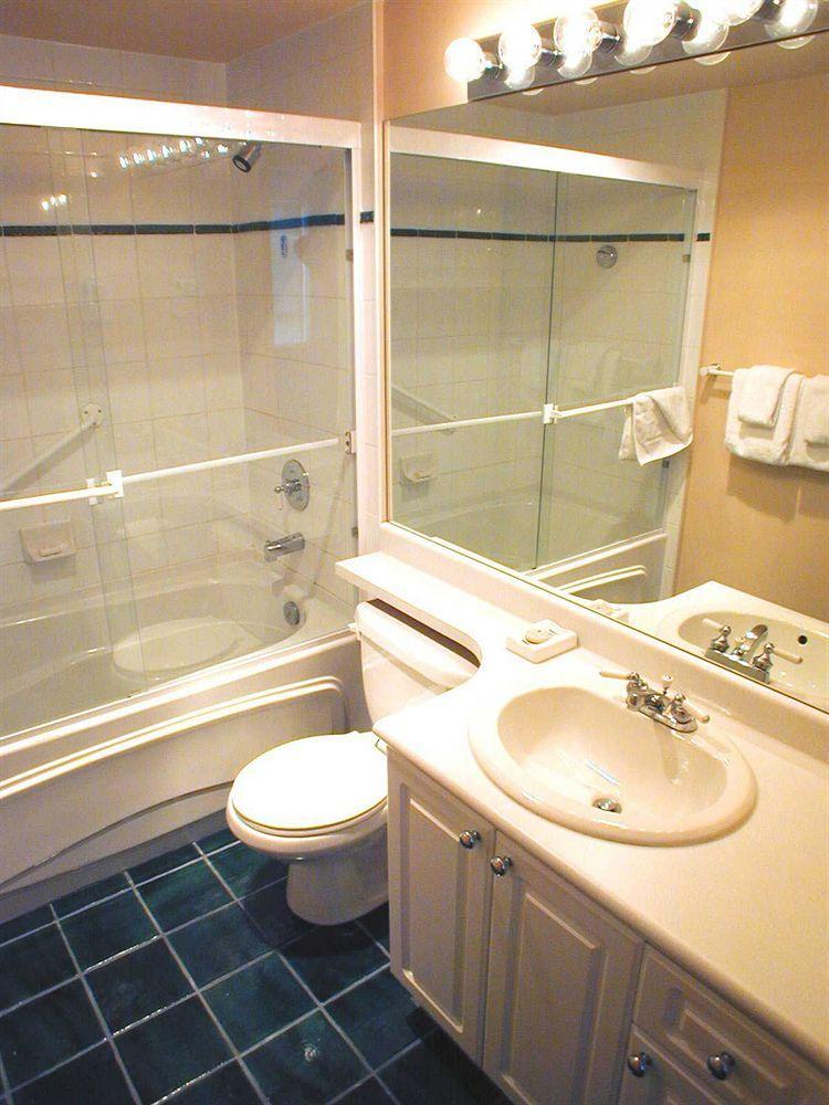 Resortquest At The Town Plaza Suites Whistler Exterior photo