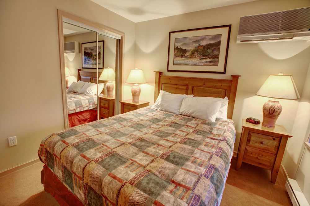 Resortquest At The Town Plaza Suites Whistler Exterior photo