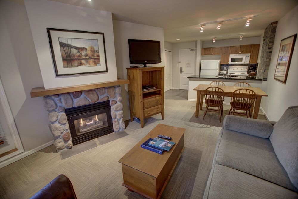 Resortquest At The Town Plaza Suites Whistler Exterior photo